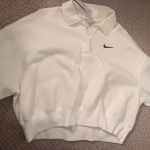 white nike cropped sweater/crewneck